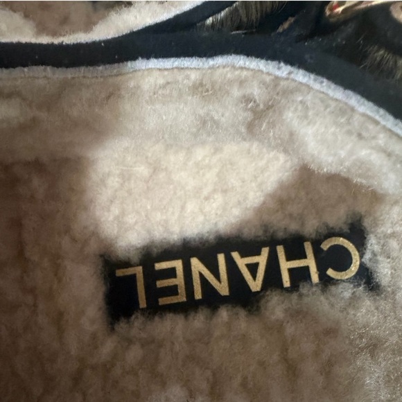 New Chanel Calf Hair Suede Shearling Dad Sandals Size 38 Beige - Picture 4 of 9